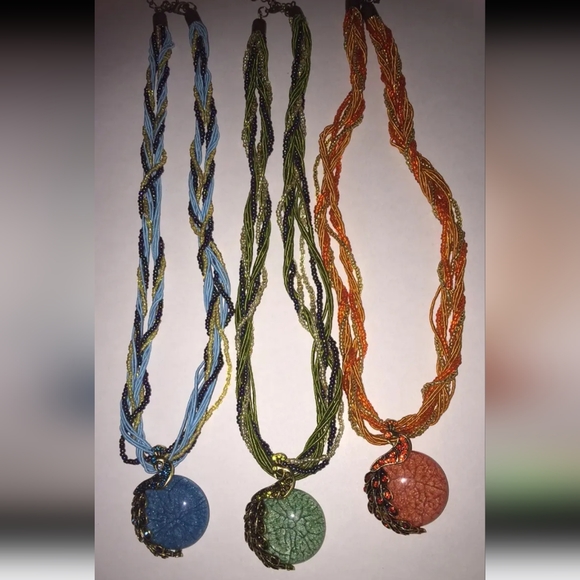 New Beautiful BLUE ONLY (ONE) peacock necklace.  Other colors available - Picture 5 of 5